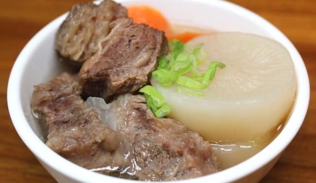 牛肋條料理：挑選秘訣與多樣烹飪食譜完整指南 post thumbnail image