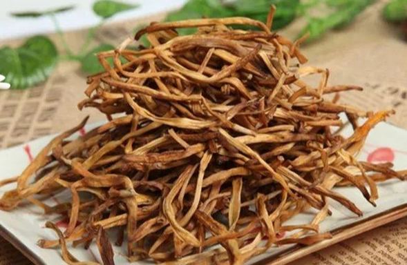 金針花功效：不只忘憂，營養價值與食用秘訣一次看 post thumbnail image